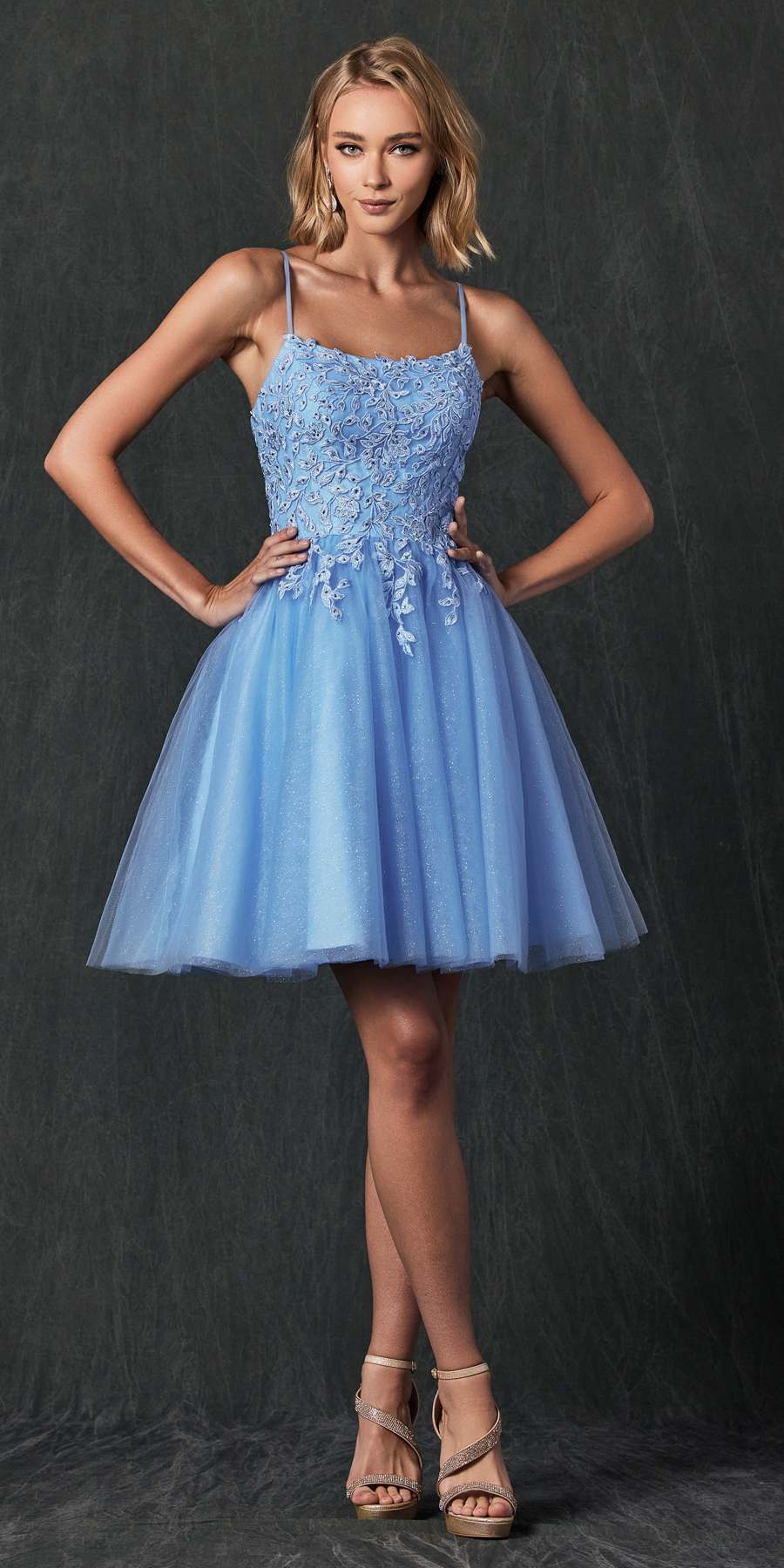 Vestido de muñeca corto con apliques florales Juliet 860