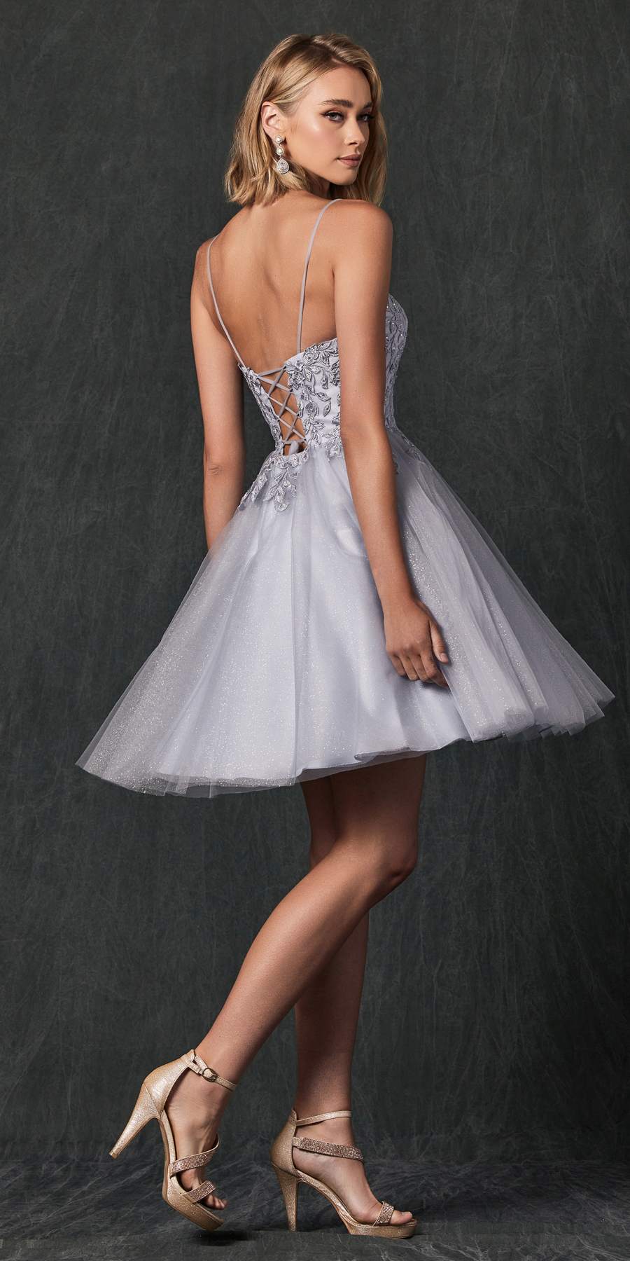 Vestido de muñeca corto con apliques florales Juliet 860