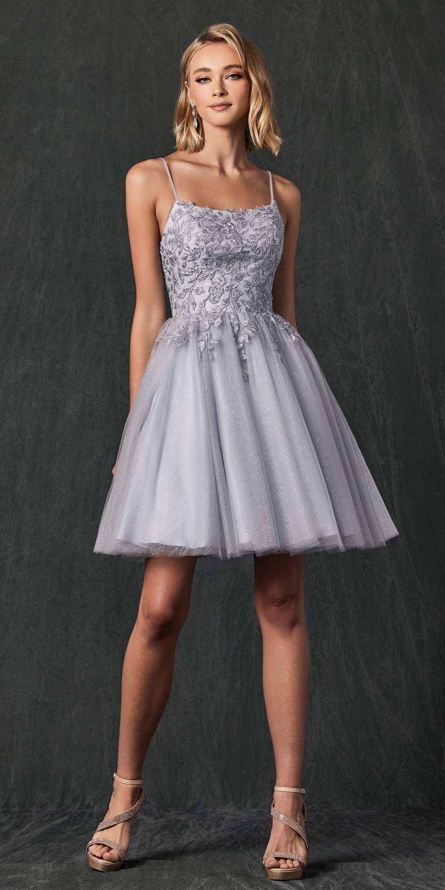 Vestido de muñeca corto con apliques florales Juliet 860