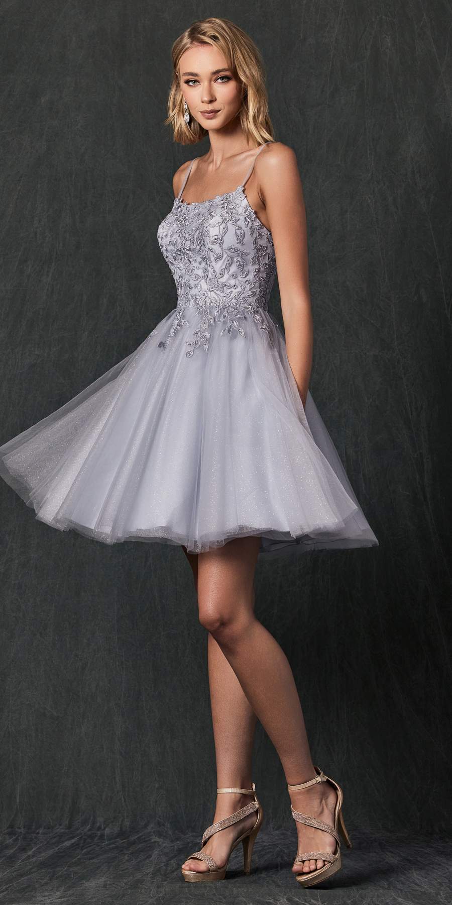 Vestido de muñeca corto con apliques florales Juliet 860