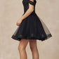 Vestido de fiesta corto Juliet 880 de tul con brillantina, corte A y hombros descubiertos.