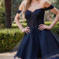 Vestido de fiesta corto Juliet 880 de tul con brillantina, corte A y hombros descubiertos.