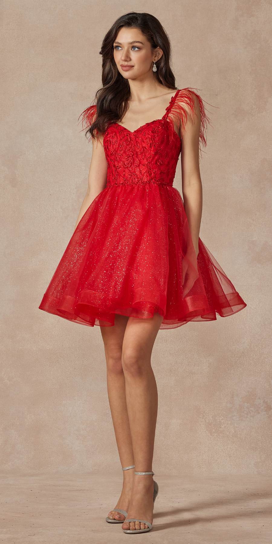 Vestido corto de tul de corte A con corpiño transparente y tirantes de plumas Juliet 881
