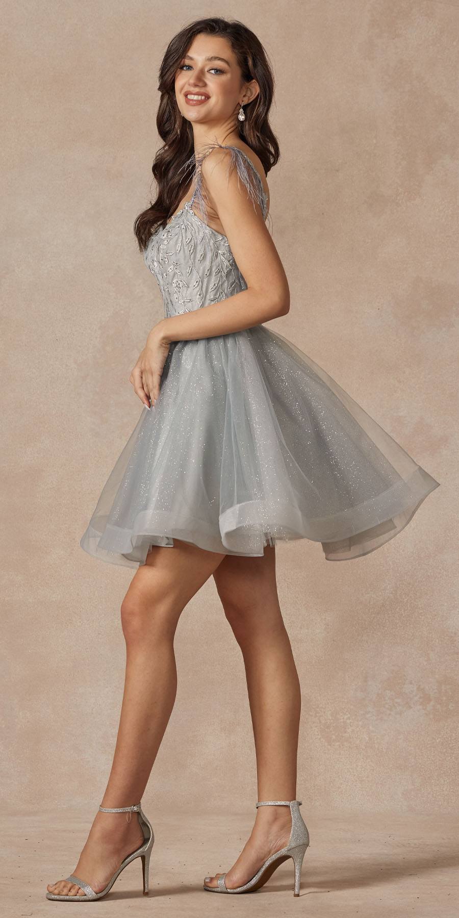 Vestido corto de tul de corte A con corpiño transparente y tirantes de plumas Juliet 881