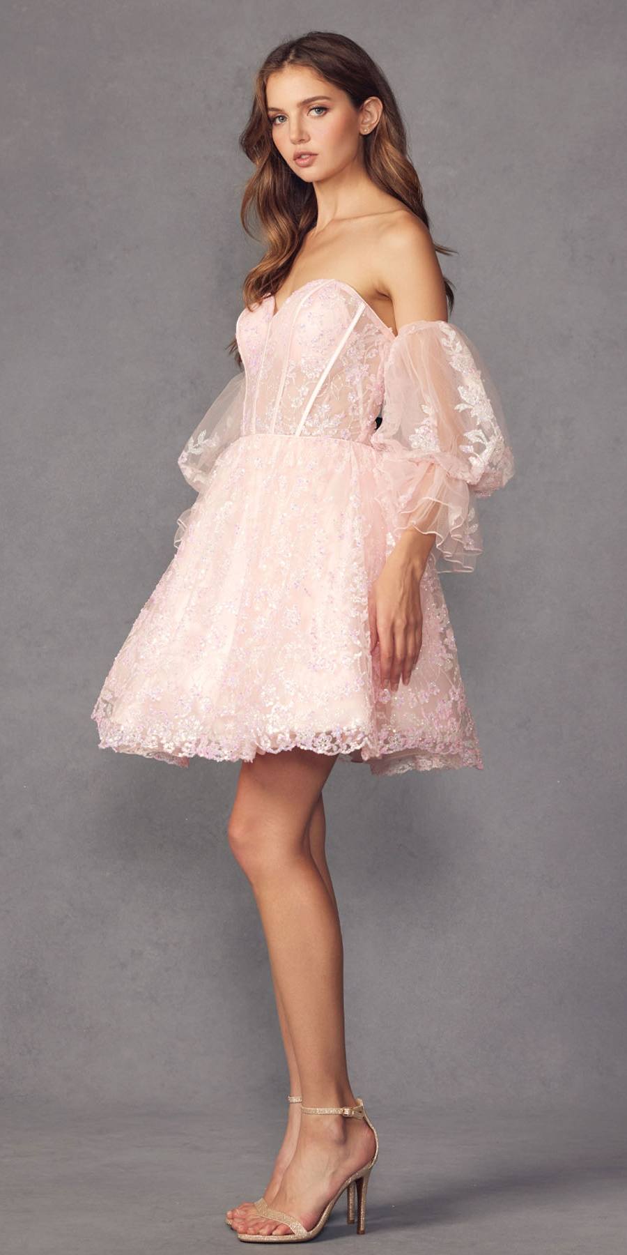 Vestido corto con purpurina, corte A, con ballenas y mangas abullonadas desmontables Juliet 895