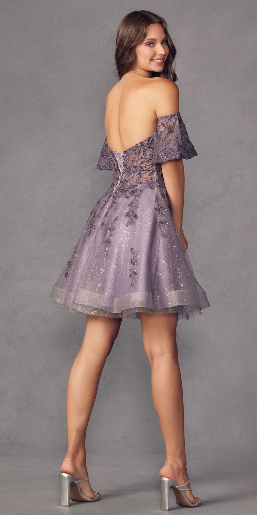 Juliet 909 Vestido corto de línea A con estampado de brillo y mangas cortas abullonadas removibles