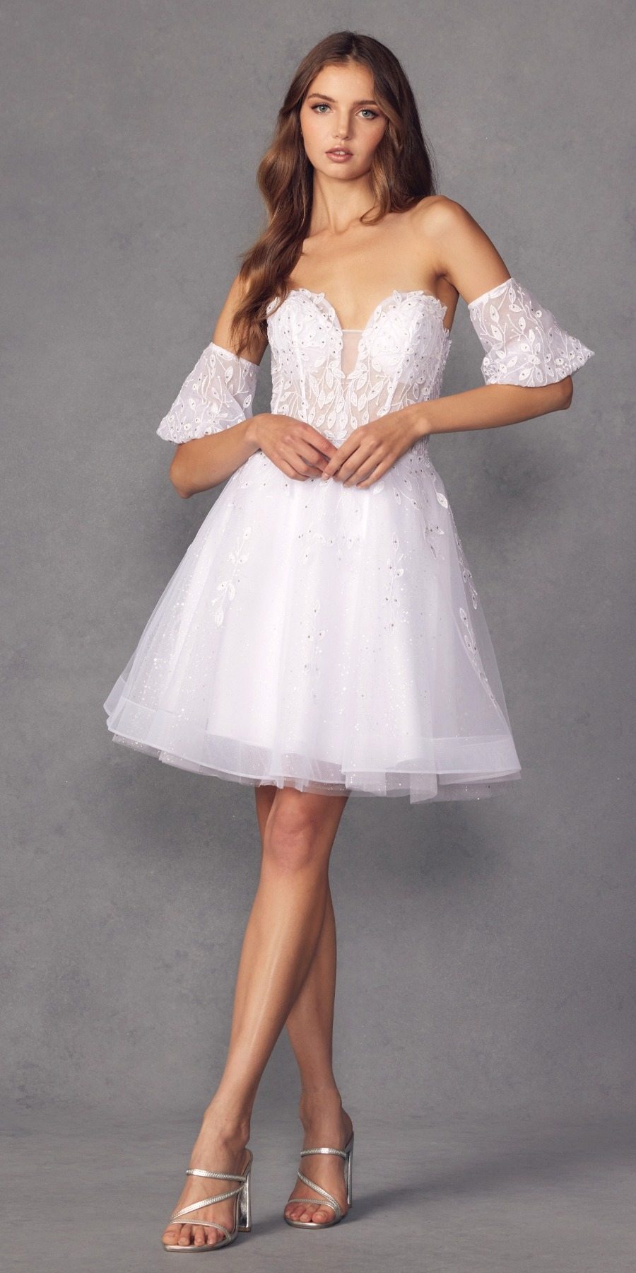 Juliet 909 Vestido corto de línea A con estampado de brillo y mangas cortas abullonadas removibles