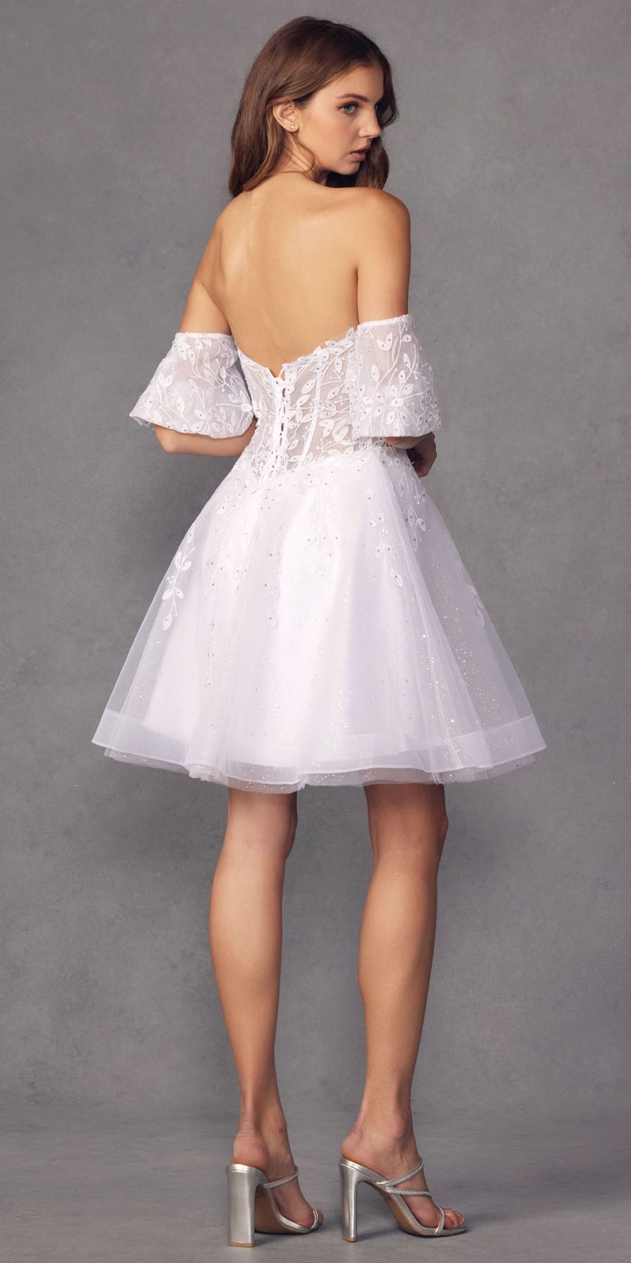 Juliet 909 Vestido corto de línea A con estampado de brillo y mangas cortas abullonadas removibles