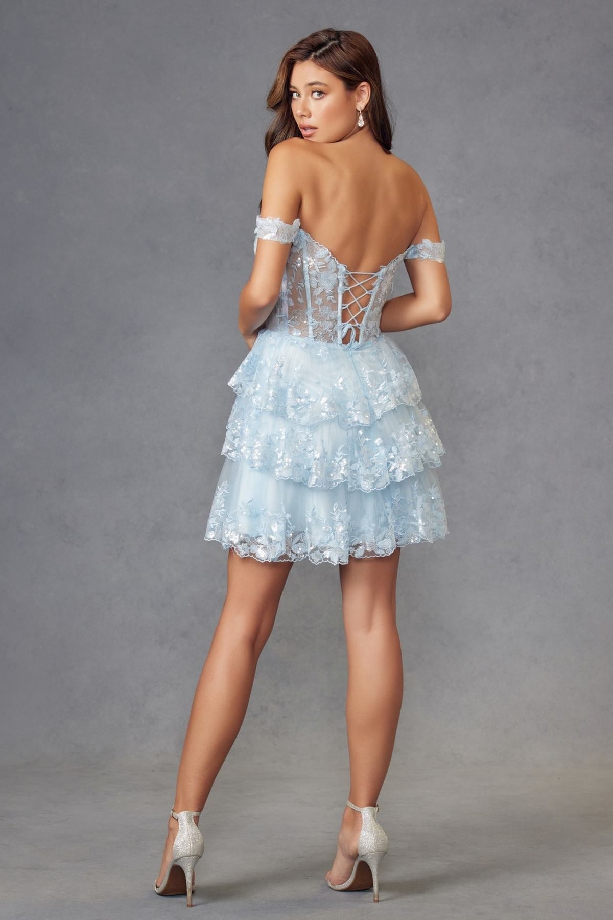 Vestido de cóctel corto de tul y lentejuelas Juliet JT920K con línea A