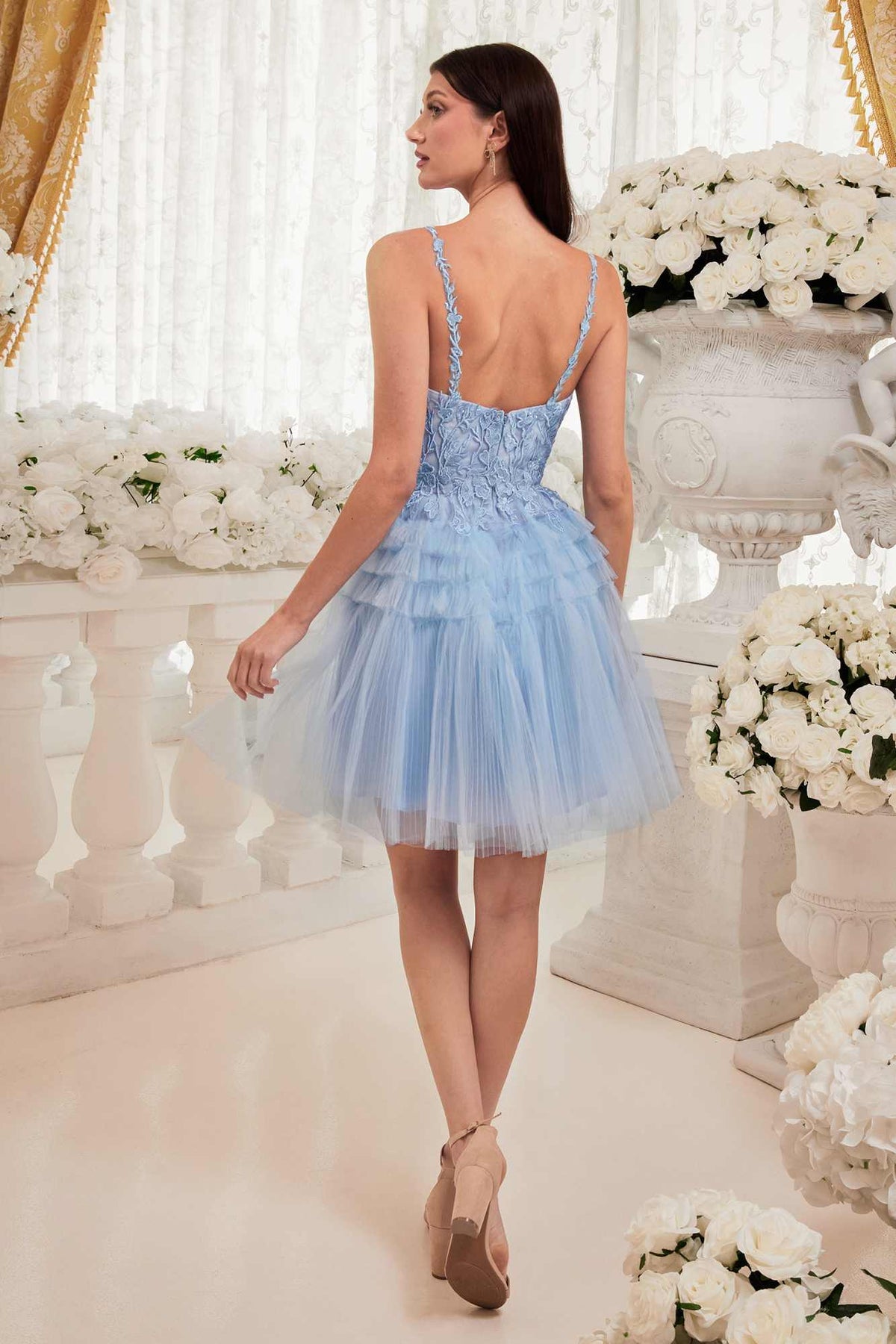 Vestido de cóctel corto de tul con cuello redondo, corte A y volantes Ladivine 9310