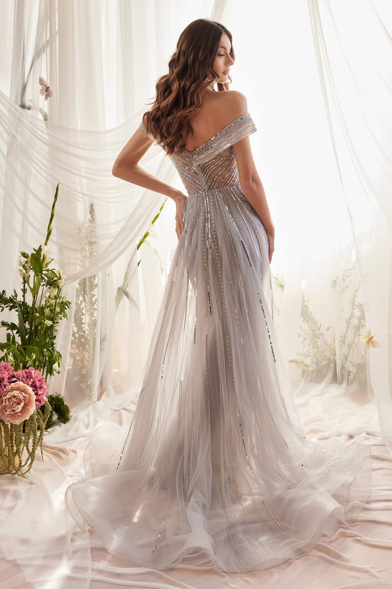 Andrea & Leo A1182 Vestido Sirena Largo hasta el Suelo Plateado con Cuentas y Sobrefalda