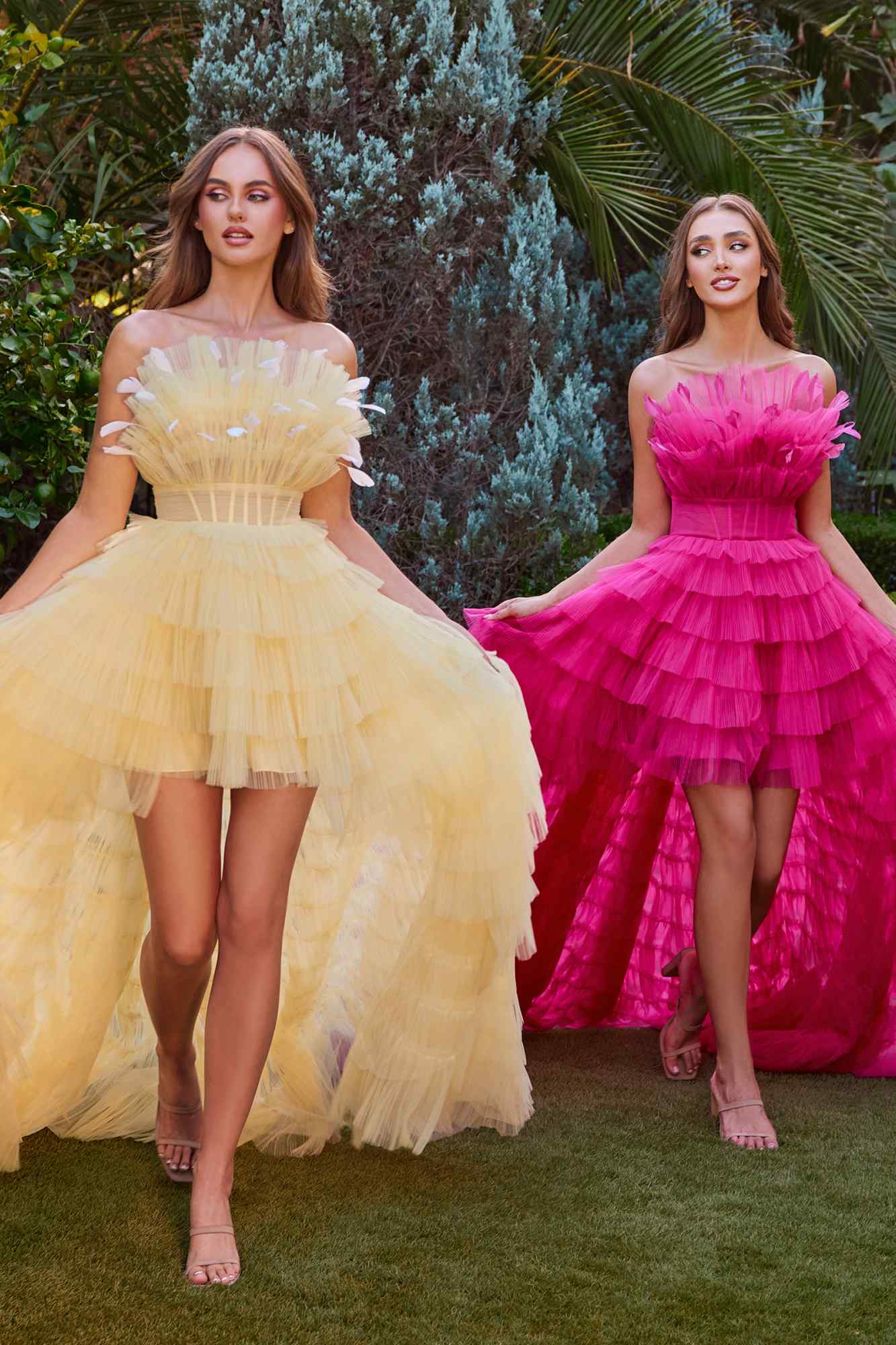 Vestido de tul escalonado con volantes asimétricos, detalles de plumas, Andrea & Leo A1240