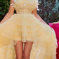 Vestido de tul escalonado con volantes asimétricos, detalles de plumas, Andrea & Leo A1240