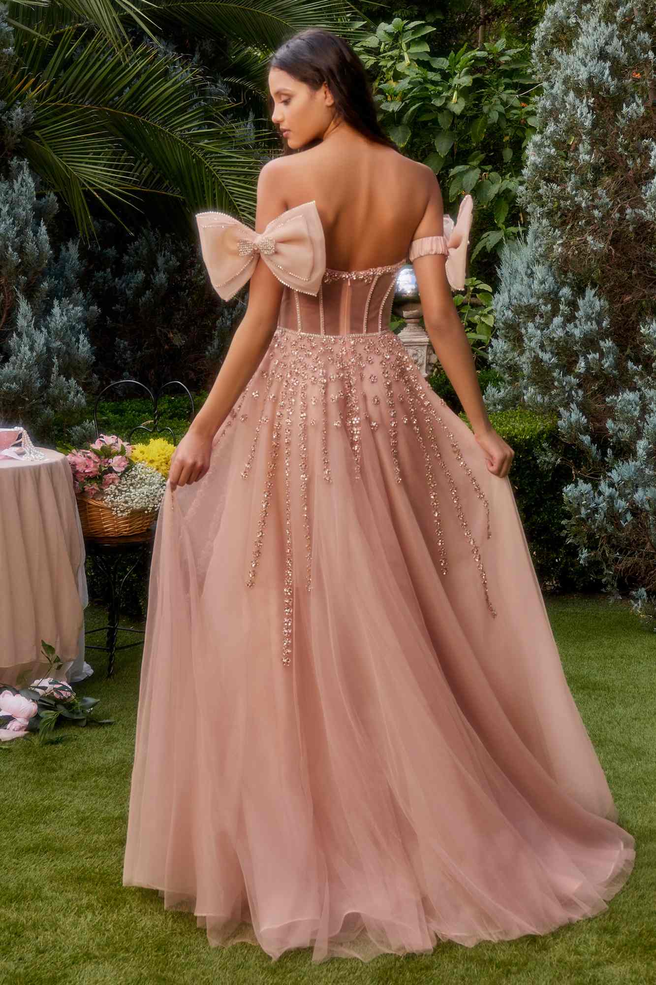 Vestido Largo Strapless con Cuentas y Brazaletes de Lazo Andrea & Leo A1338