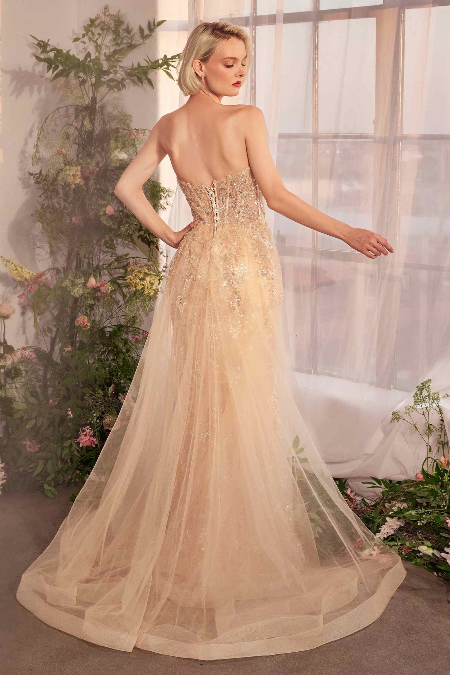 Vestido Andrea & Leo A1365 con cola y sin tirantes reluciente