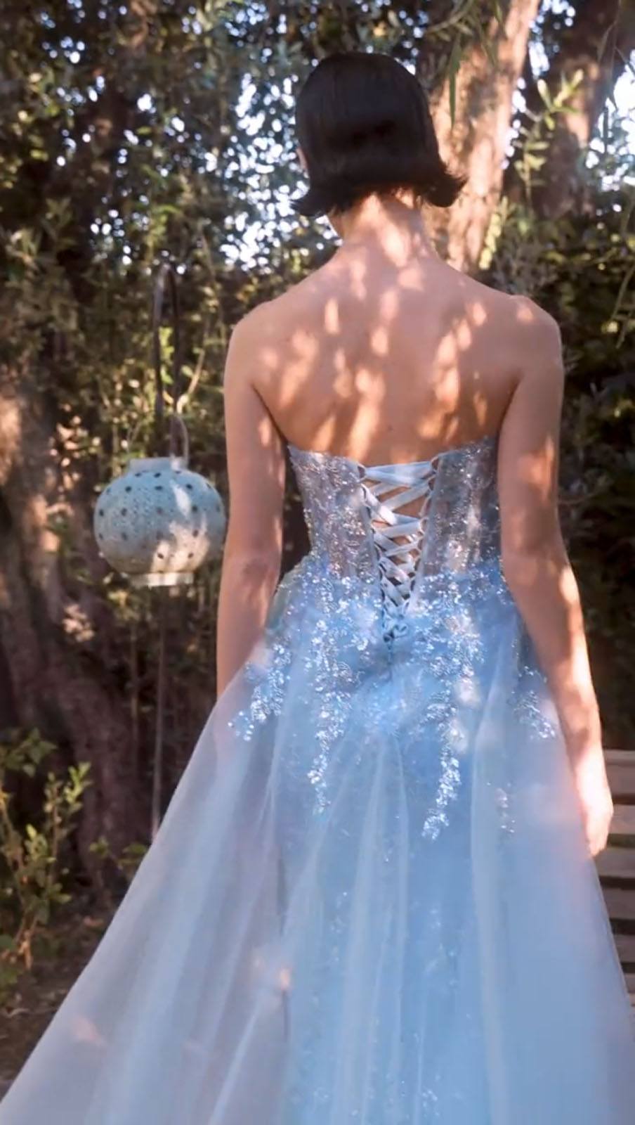 Vestido Andrea & Leo A1365 con cola y sin tirantes reluciente
