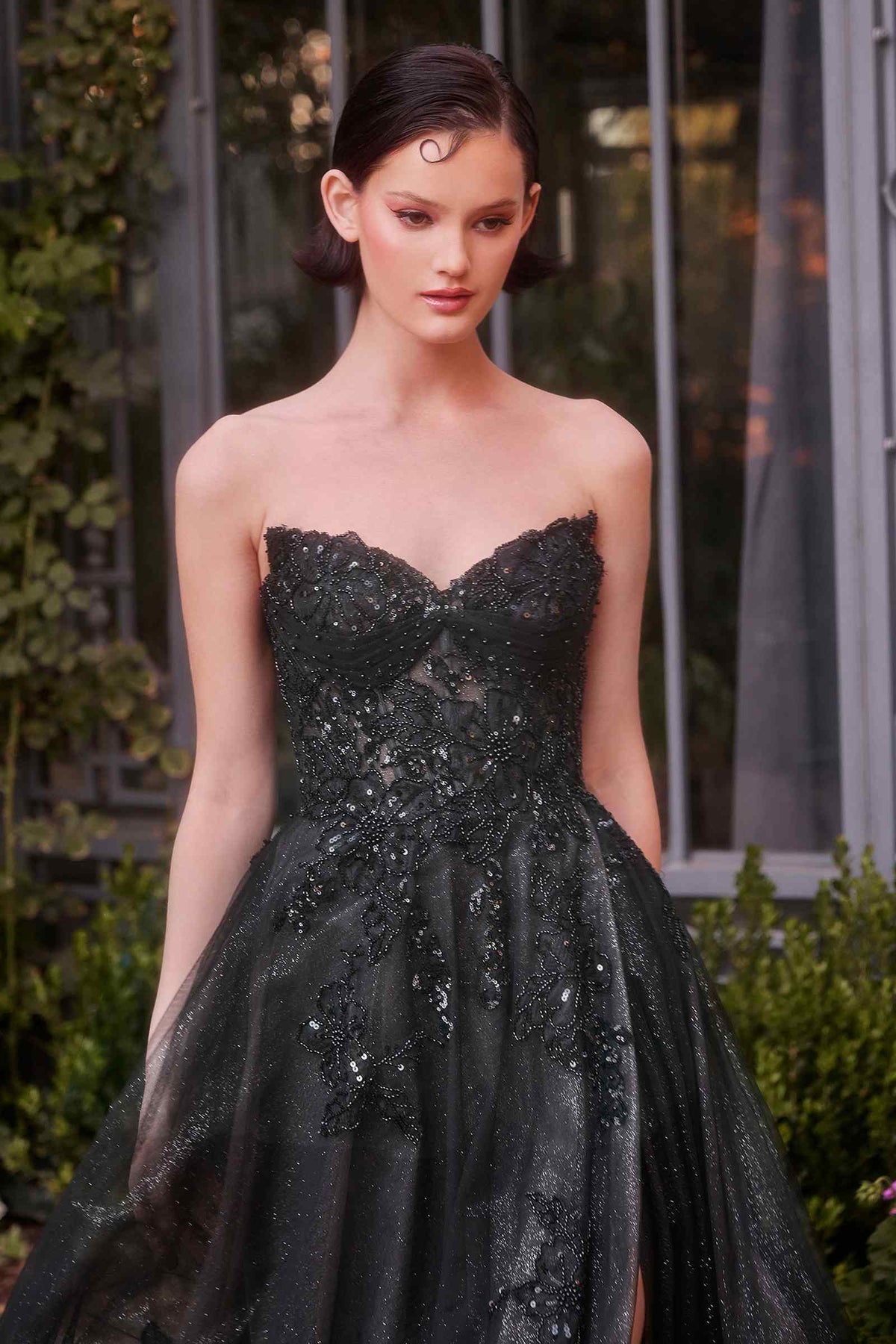 Vestido de gala sin tirantes de tul con capas Andrea & Leo A1378