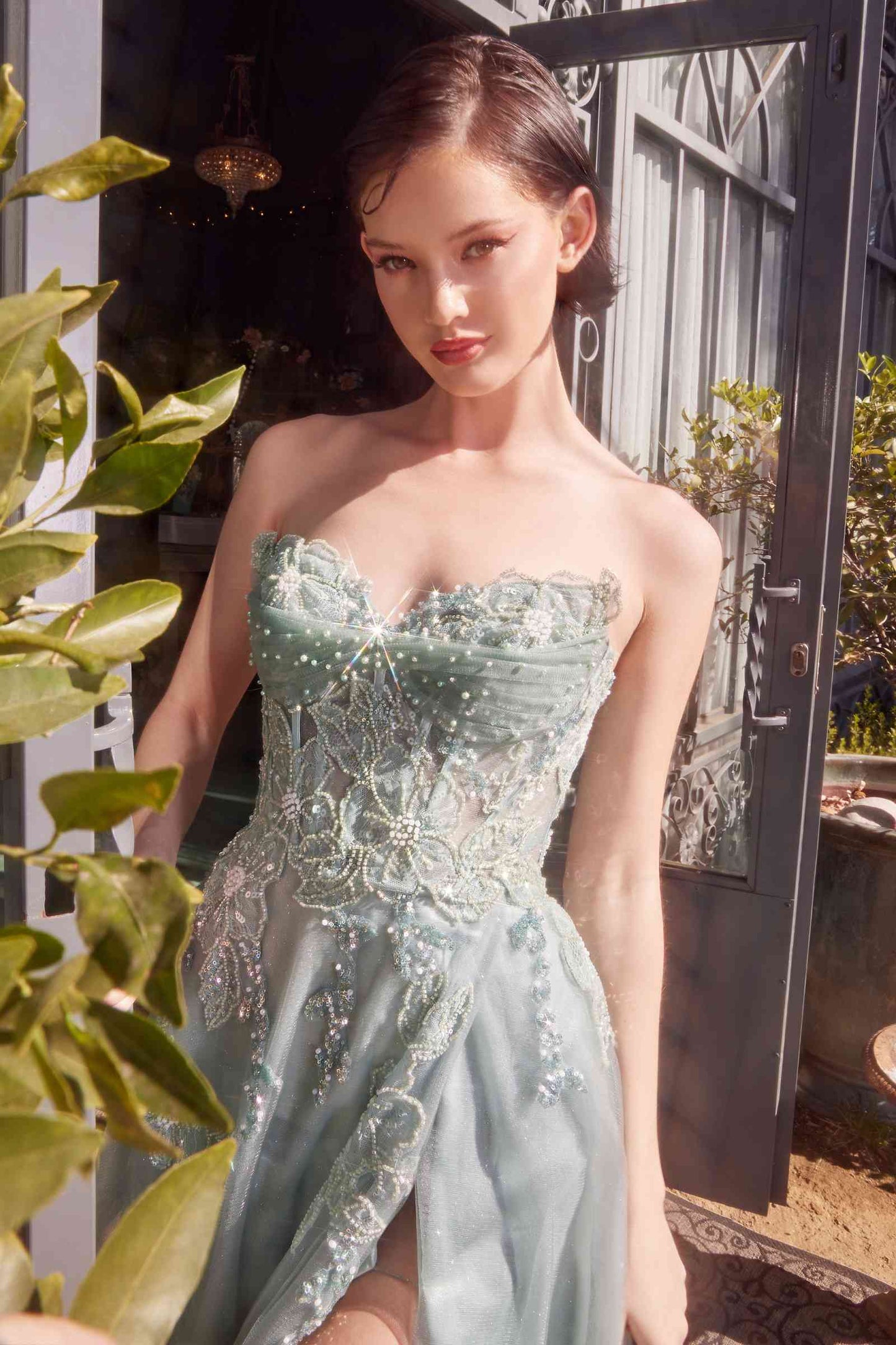 Vestido de gala sin tirantes de tul con capas Andrea & Leo A1378