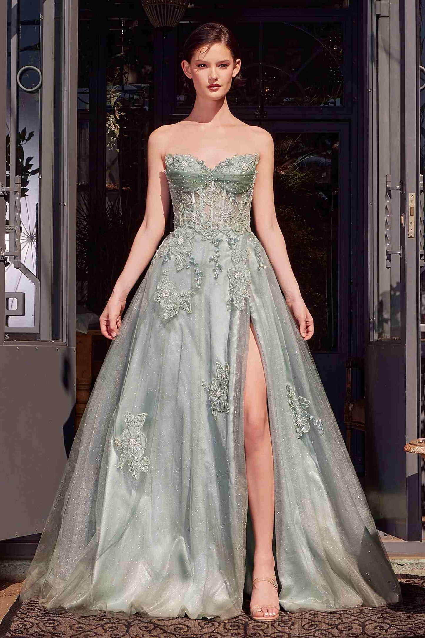 Vestido de gala sin tirantes de tul con capas Andrea & Leo A1378