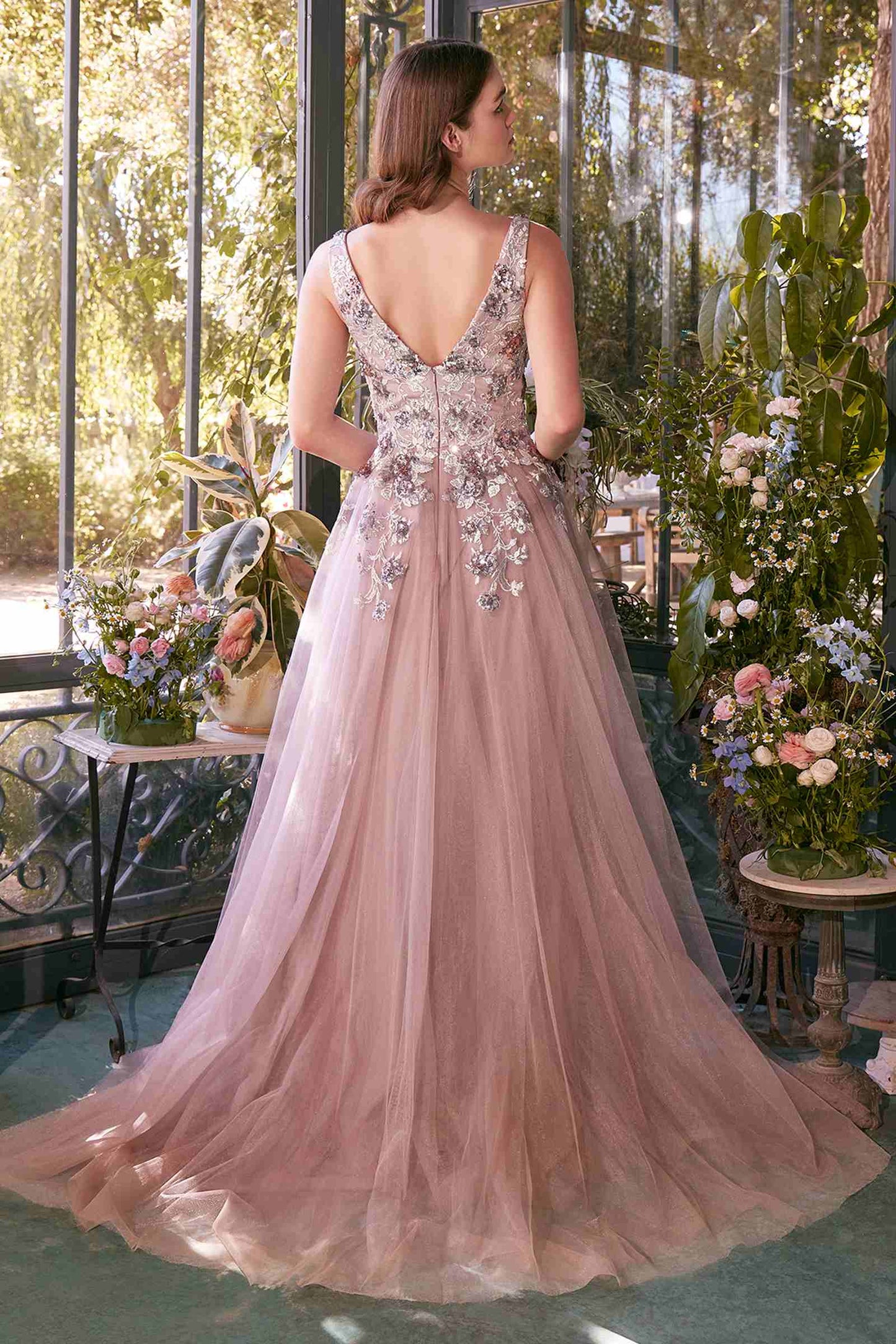 Vestido Andrea & Leo A1401 Ramo de Lentejuelas Escote en V