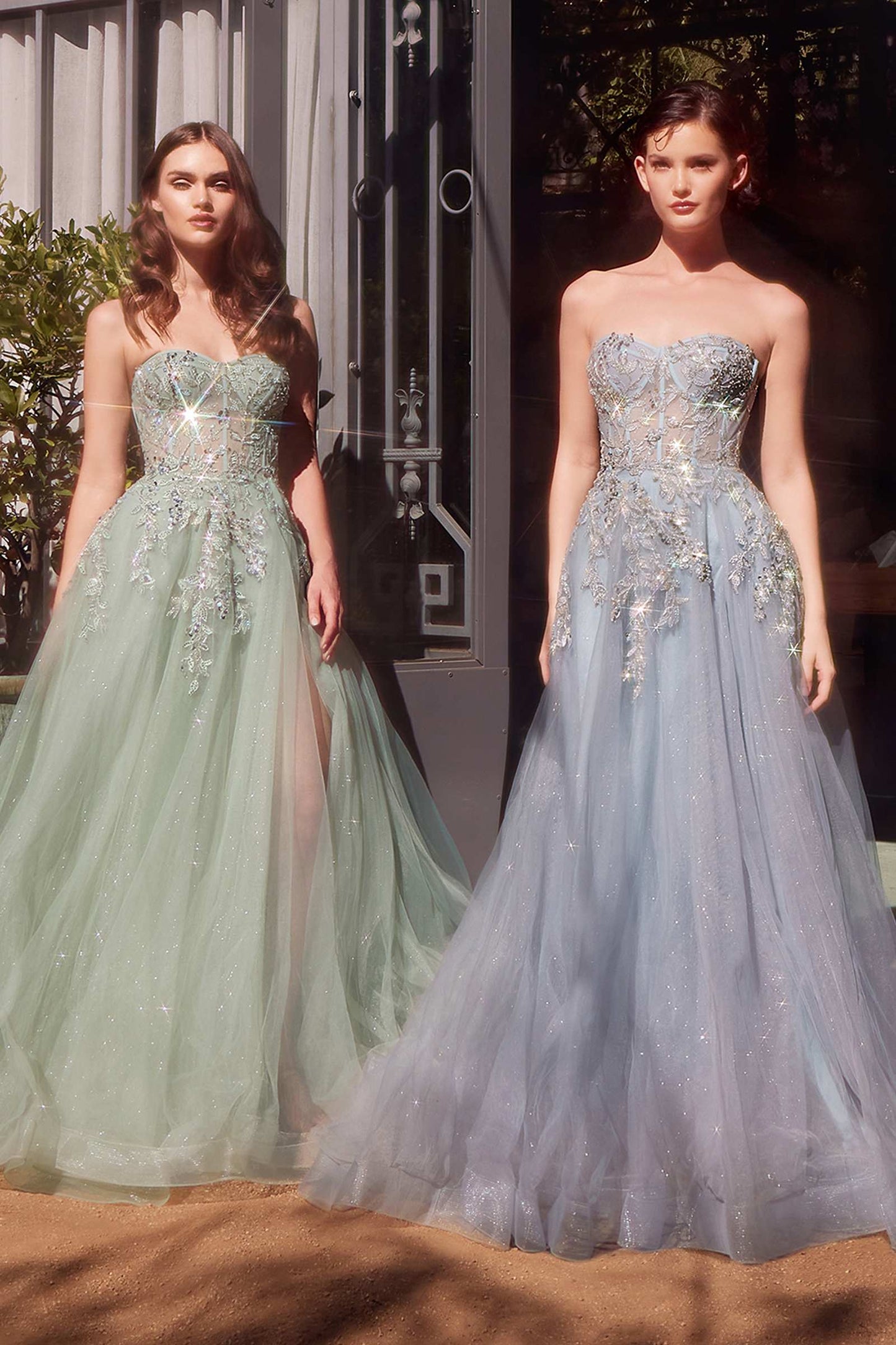 Vestido A1415 de Andrea & Leo con corsé sin tirantes y adornos de gala