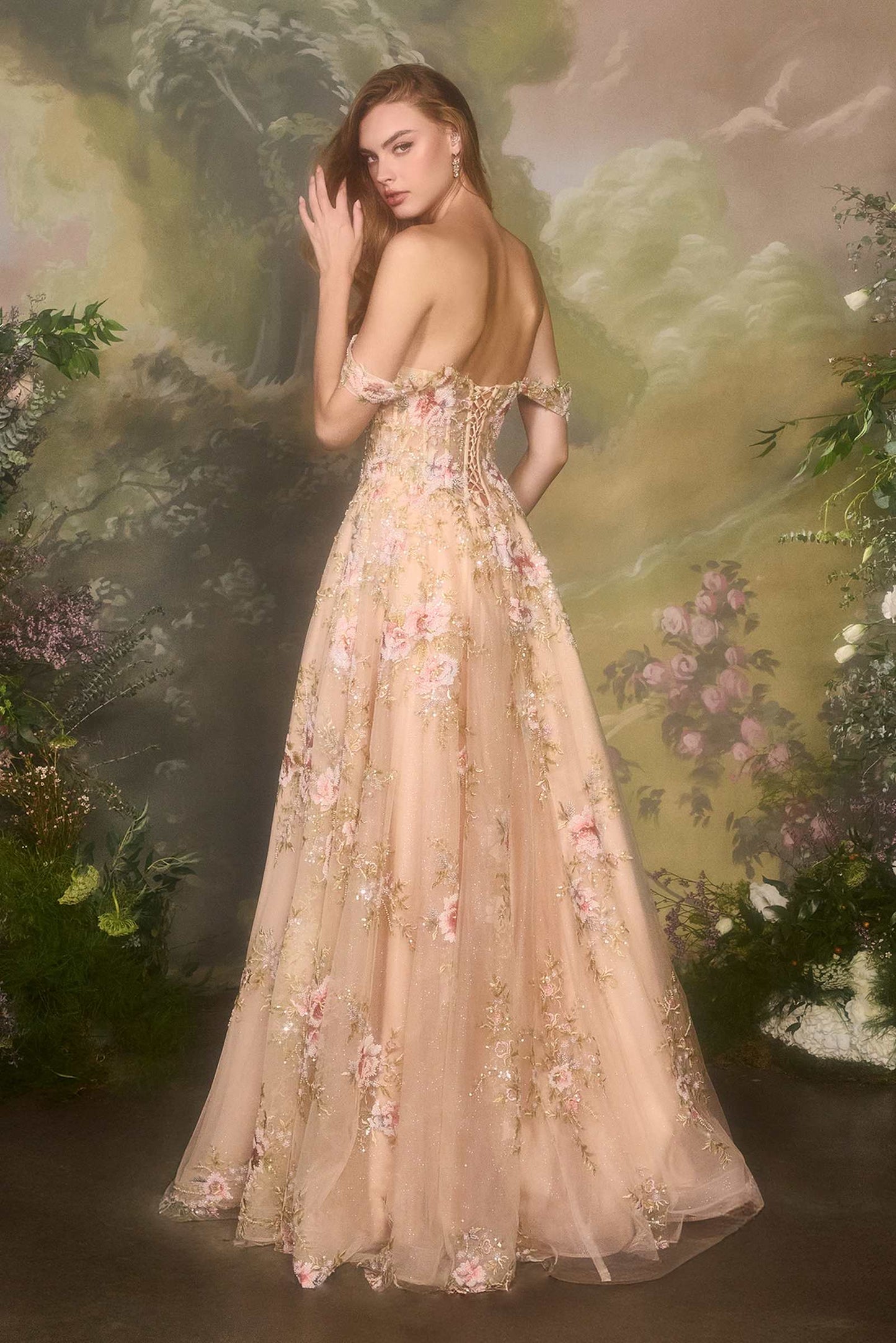 Vestido largo de tul con tirantes y bordado floral A-Line Andrea & Leo A1480