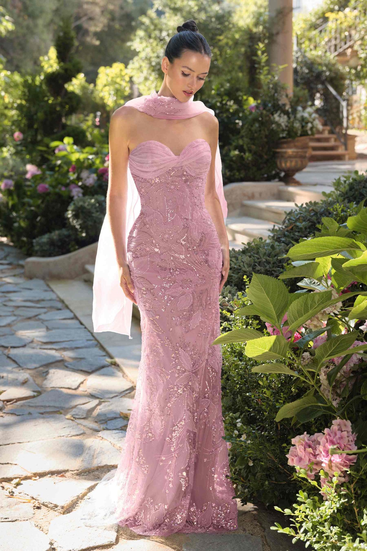 Andrea & Leo A1484 Vestido ajustado escote corazón sin tirantes motivo floral bordado