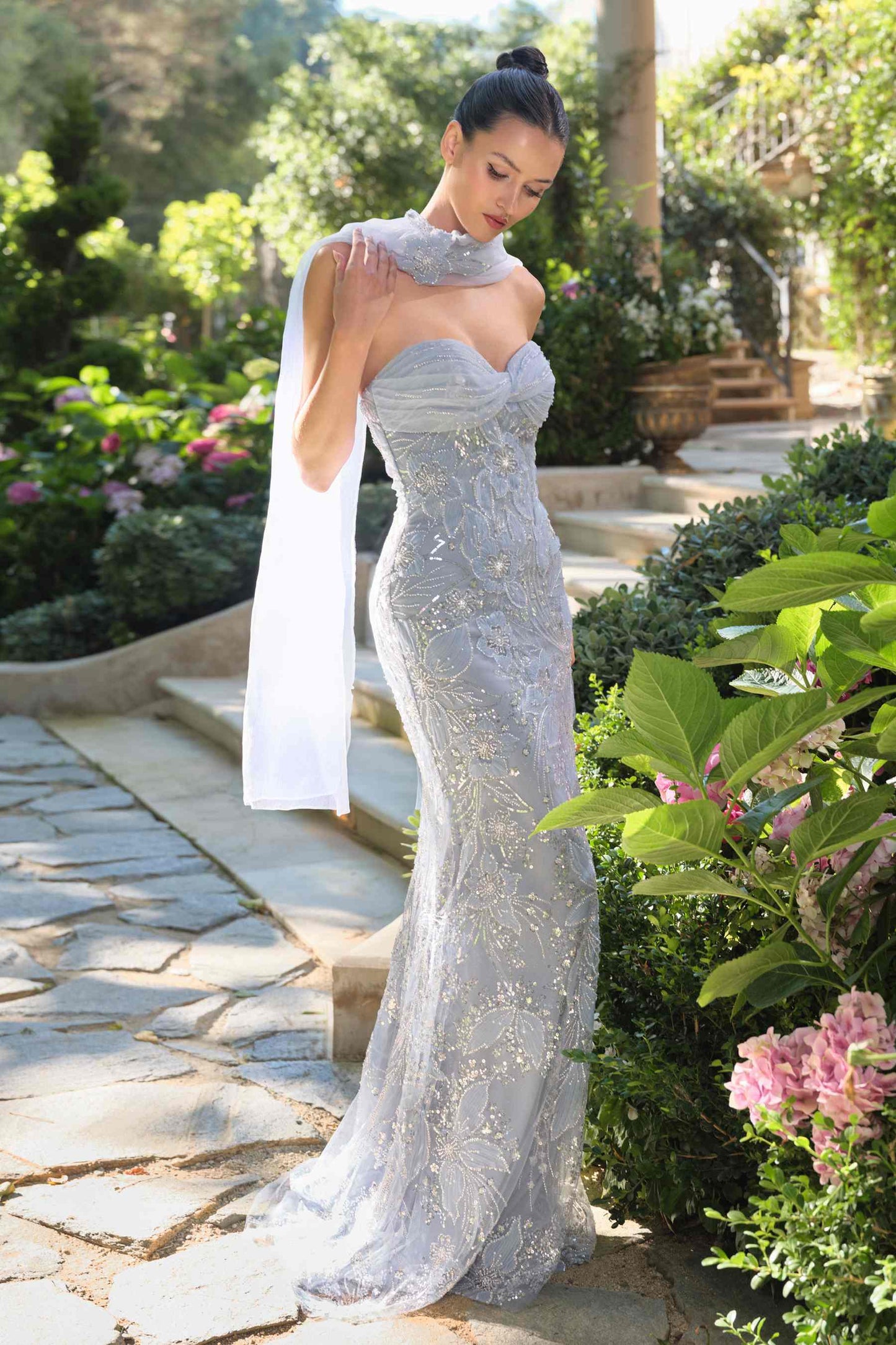 Andrea & Leo A1484 Vestido ajustado escote corazón sin tirantes motivo floral bordado
