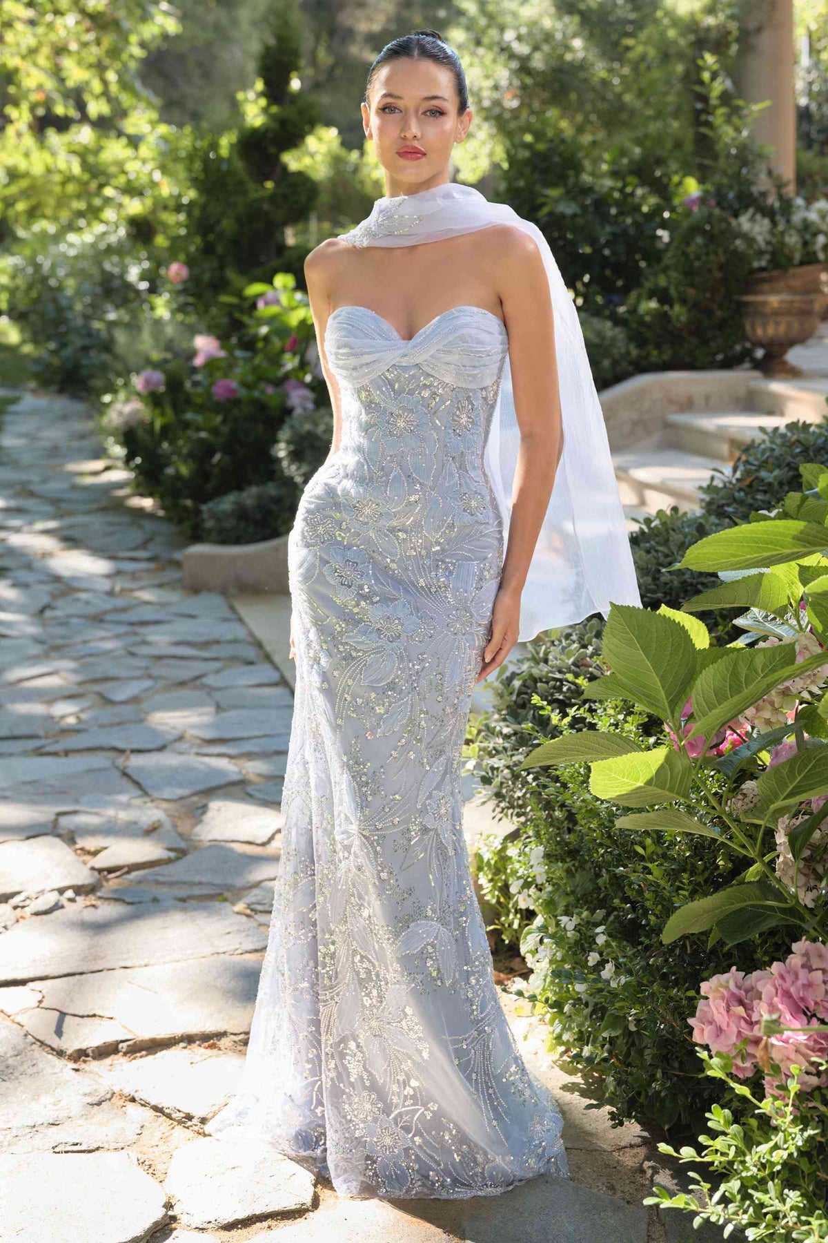 Andrea & Leo A1484 Vestido ajustado escote corazón sin tirantes motivo floral bordado
