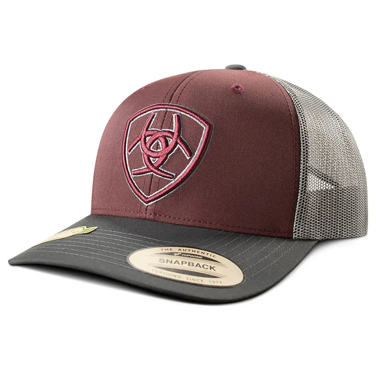 Gorra Trucker ARIAT con escudo bordado en 3D (Burdeos/Gris)