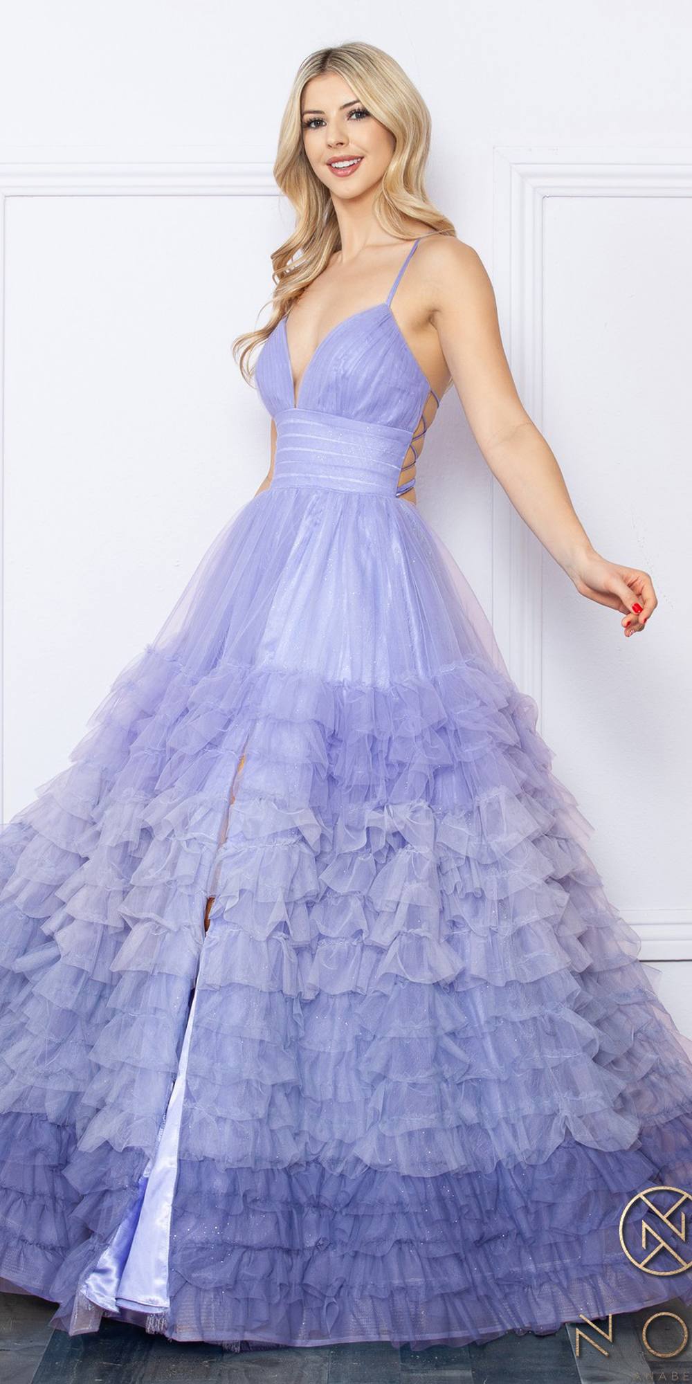 Nox Anabel C1420 Vestido largo de noche con falda de volantes escalonados degradados, corte en A y abertura