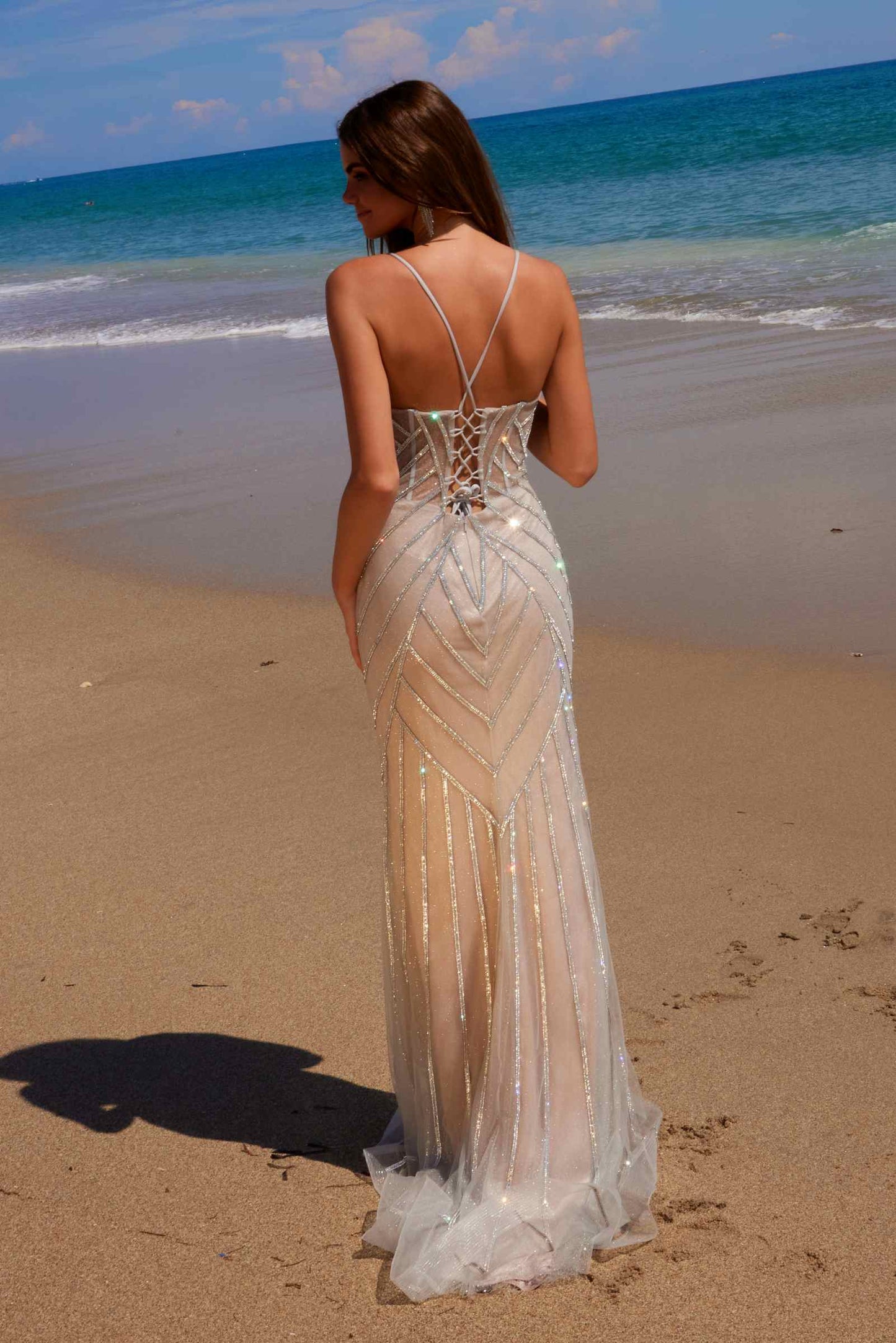Nox Anabel C1632 Vestido de tul con apliques y espalda con cordones