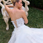 Vestido de noche sin tirantes con escote corazón, apliques florales 3D y corte en A Ladivine C174W