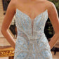 Vestido de fiesta ajustado Nox Anabel C1826 con escote en pico y adornos de pedrería