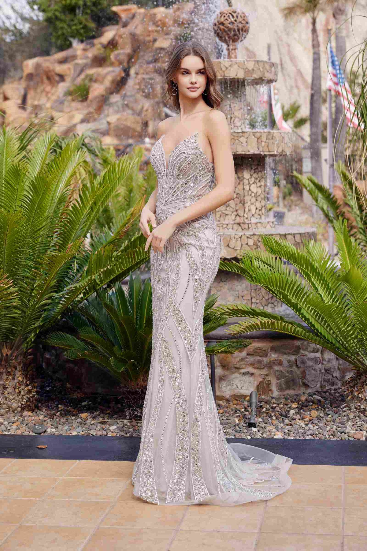 Nox Anabel C1833 Vestido de gala sin tirantes, con cuentas y escote pronunciado
