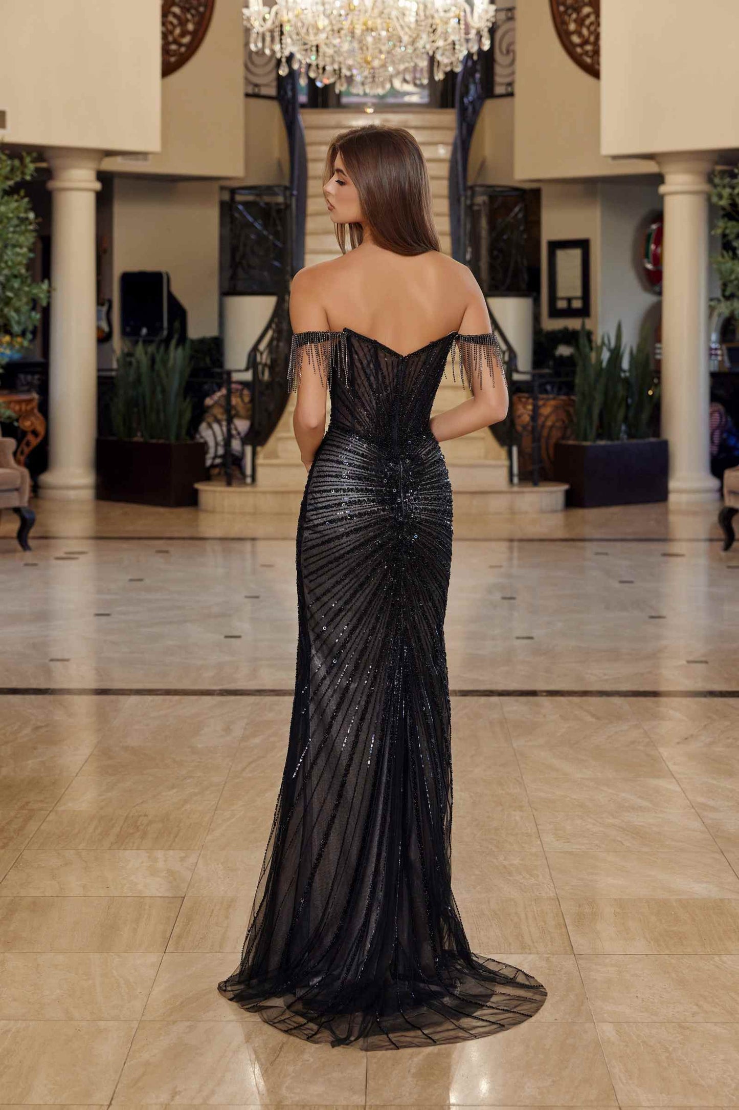 Vestido de fiesta ajustado con hombros descubiertos y pedrería Nox Anabel C1850