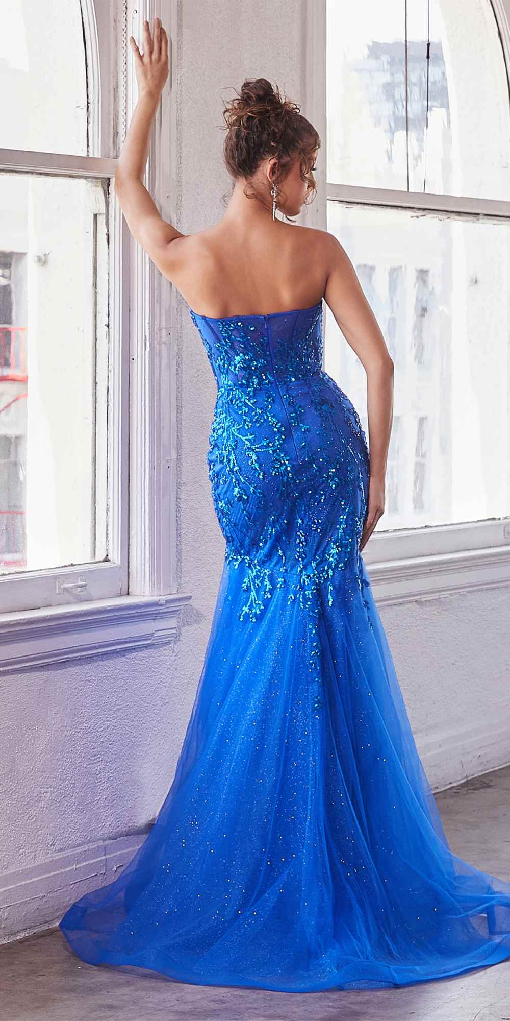 Vestido de noche largo de sirena ceñido con pedrería sin tirantes Ladivine CB139