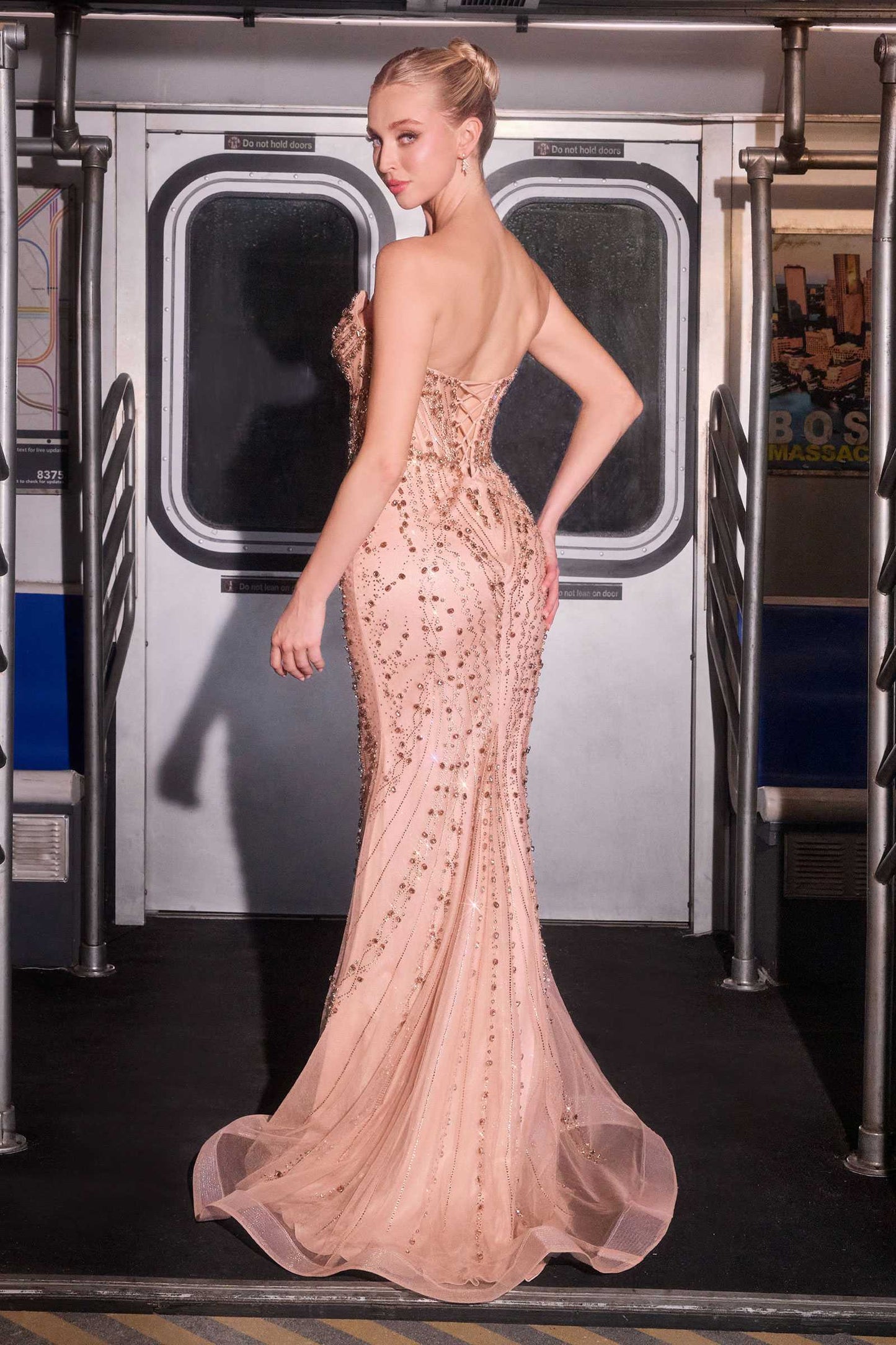 Vestido de Noche Tipo Sirena Entallado sin Tirantes con Corpiño Transparente Adornado con Cristales Ladivine CC8262