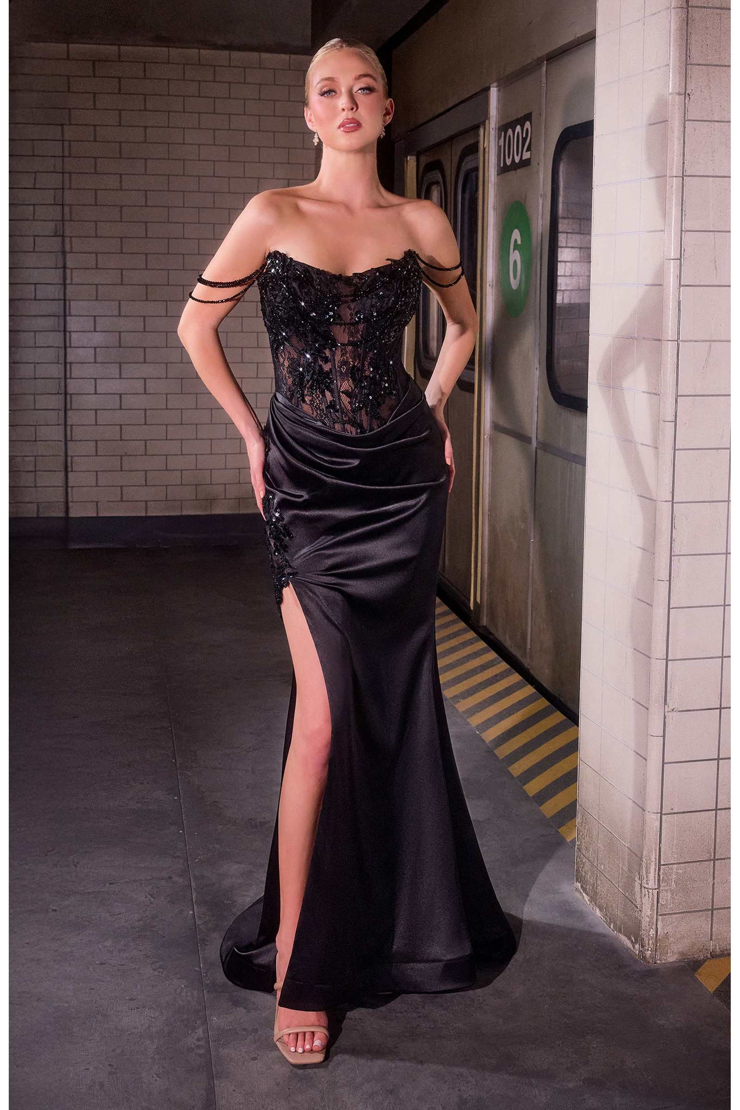 Vestido de Noche Ajustado con Falda de Satén sin Tirantes Ladivine CC8273 Sultry