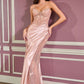 Vestido ceñido Ladivine CC9031 con motivos de cuentas y apliques florales