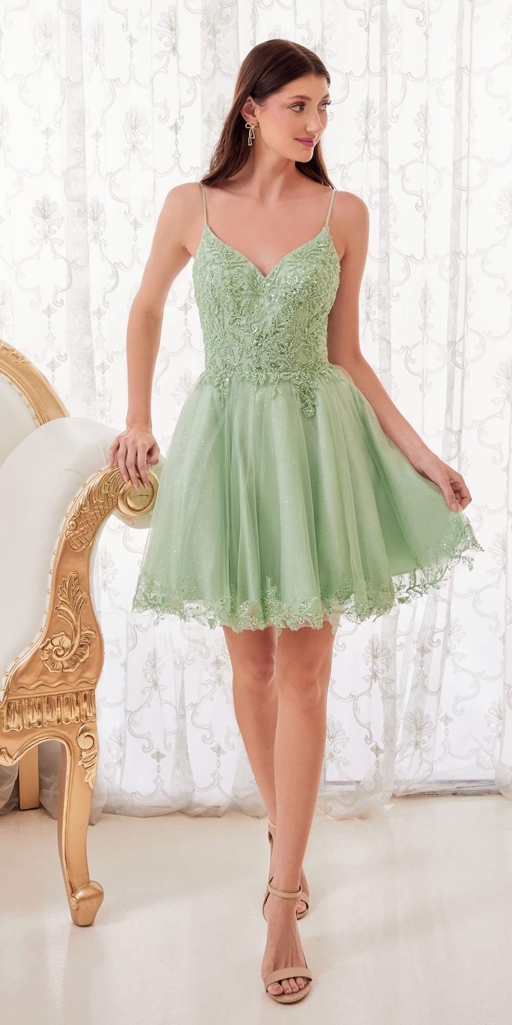 Vestido corto de tul con purpurina y corte A Ladivine CD0213