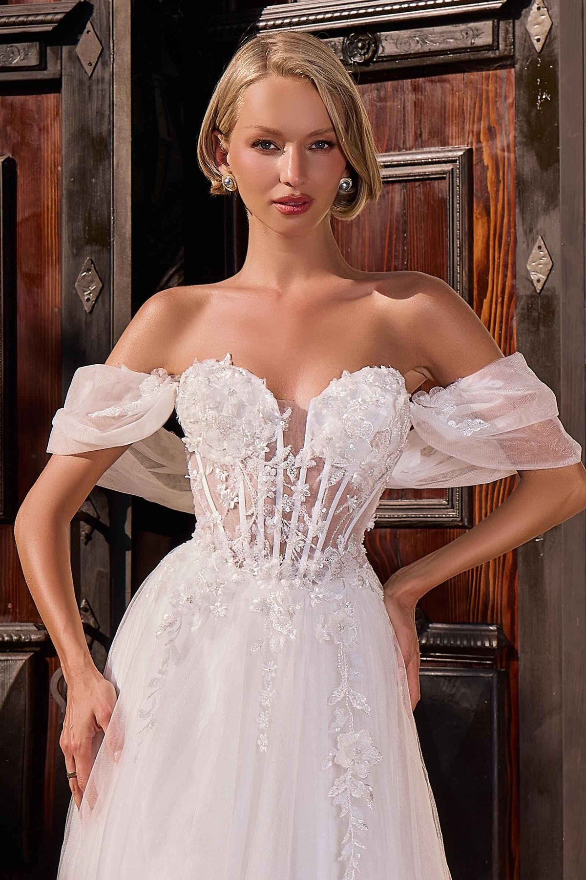 Vestido de gala de tul con corsé y hombros descubiertos, con apliques florales, Ladivine CD2426W