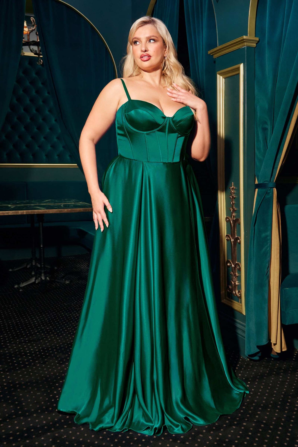 Vestido de fiesta Ladivine CD337C largo de raso con abertura, estilo bustier y corte en A