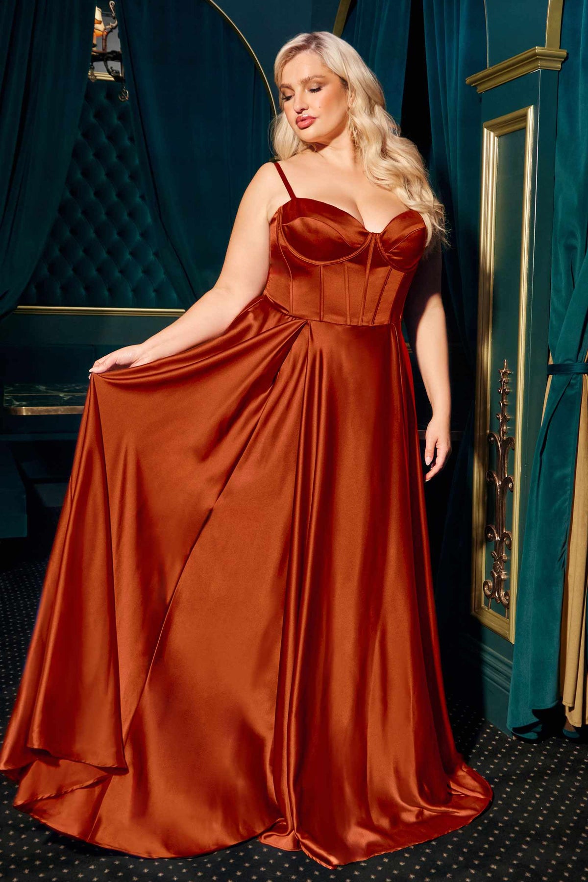 Vestido de fiesta Ladivine CD337C largo de raso con abertura, estilo bustier y corte en A