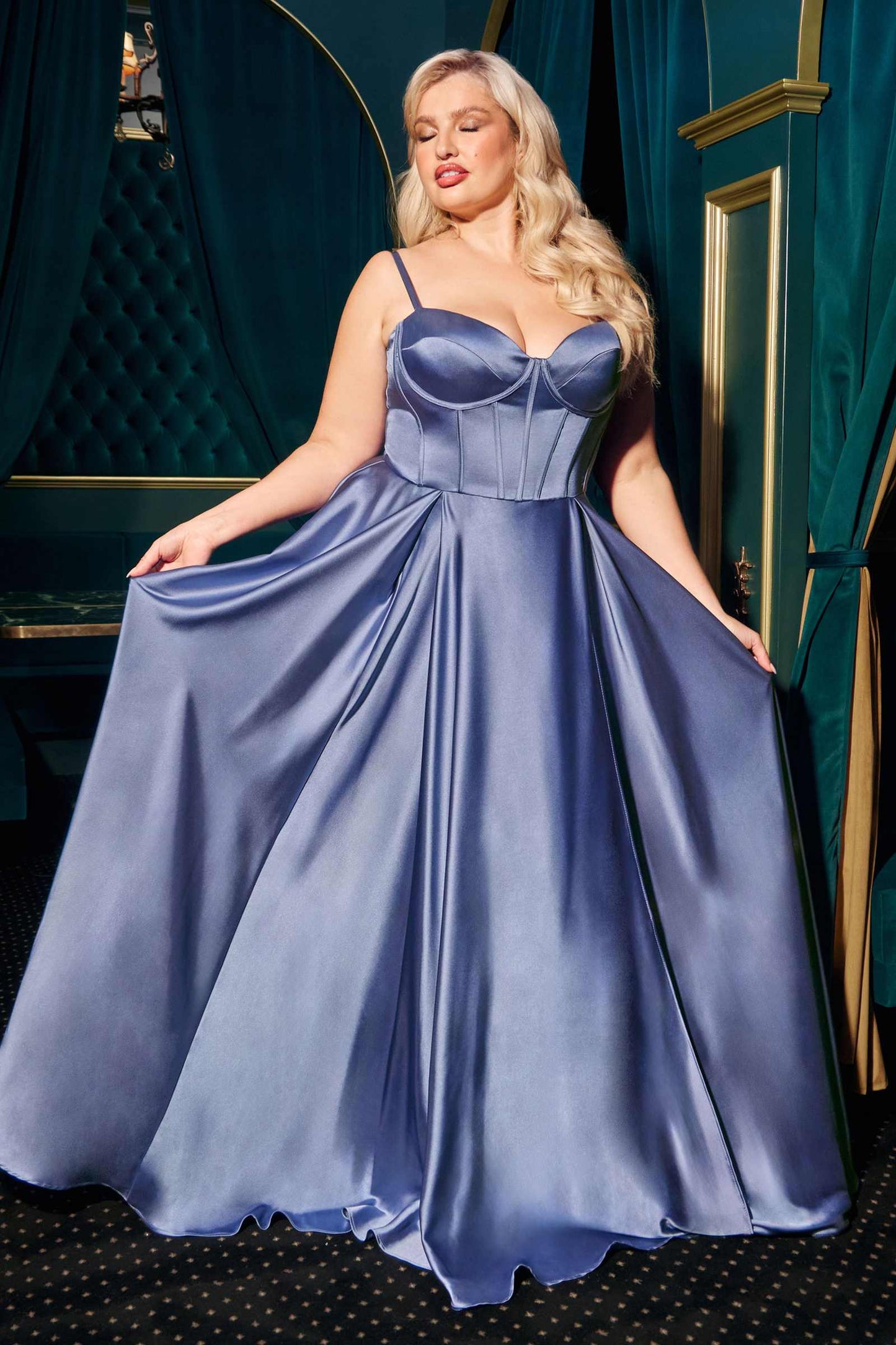 Vestido de fiesta Ladivine CD337C largo de raso con abertura, estilo bustier y corte en A