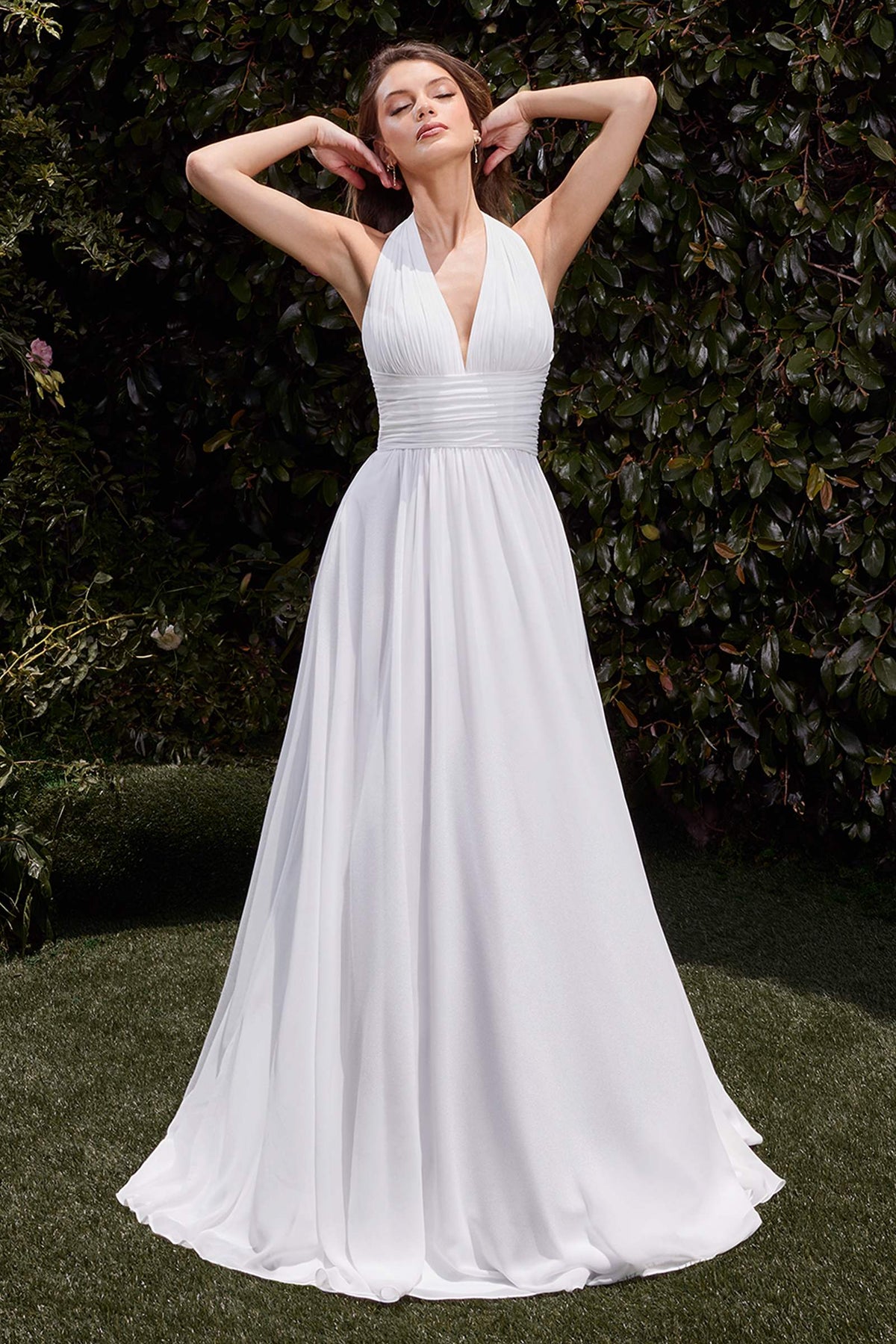 Vestido de novia de raso con escote halter y corte A, modelo CD372W de Ladivine