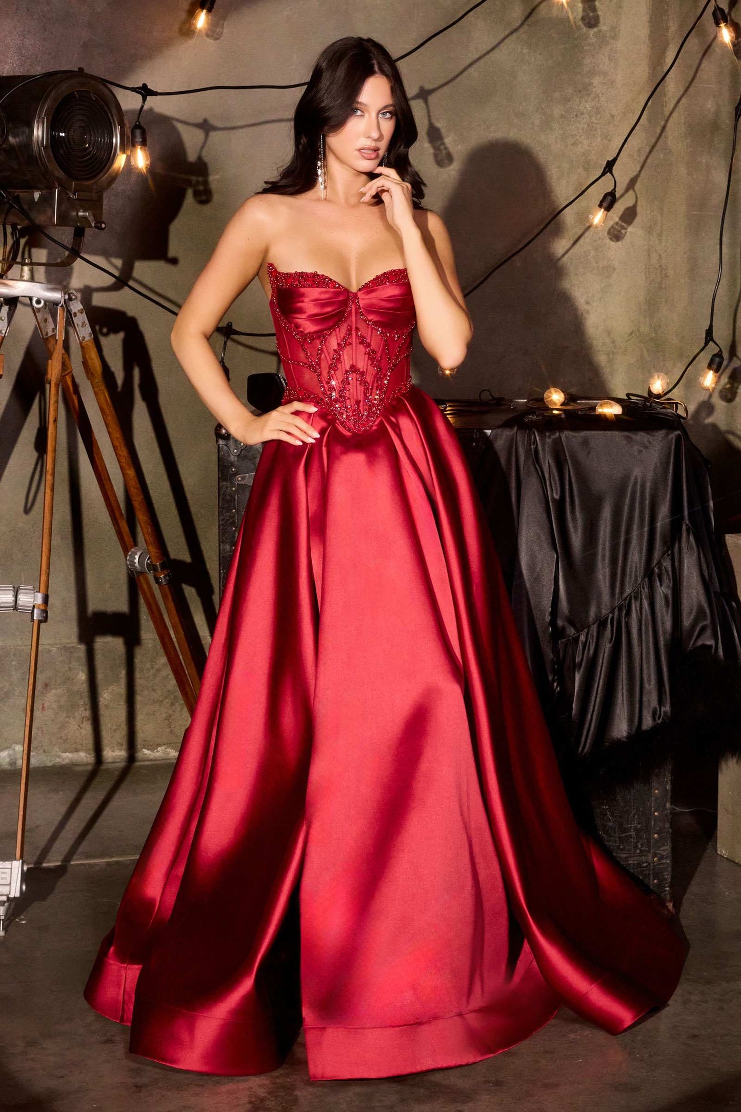 Vestido formal sin tirantes con falda larga de mikado estilo A Ladivine CD389