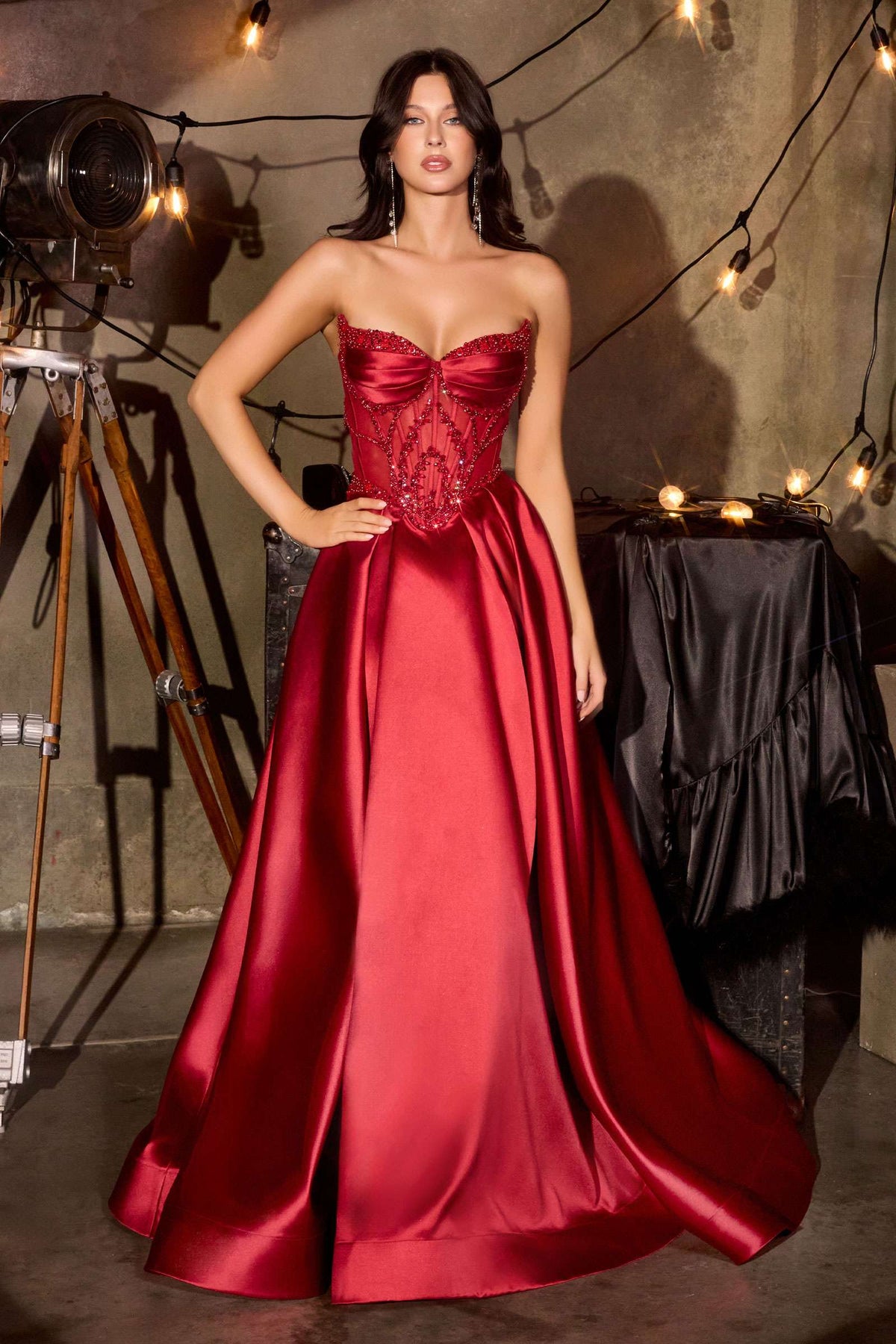 Vestido formal sin tirantes con falda larga de mikado estilo A Ladivine CD389