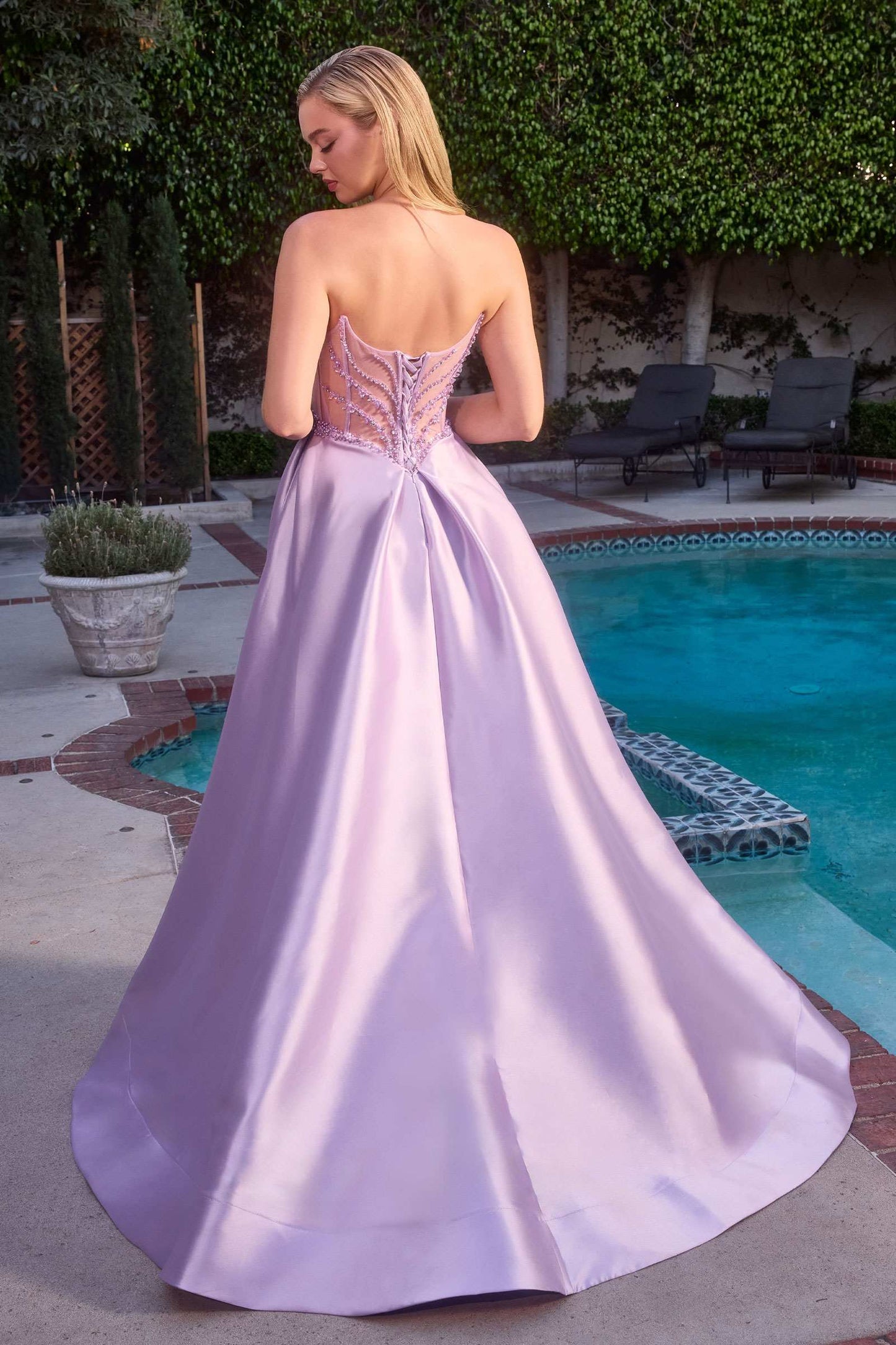Vestido formal sin tirantes con falda larga de mikado estilo A Ladivine CD389