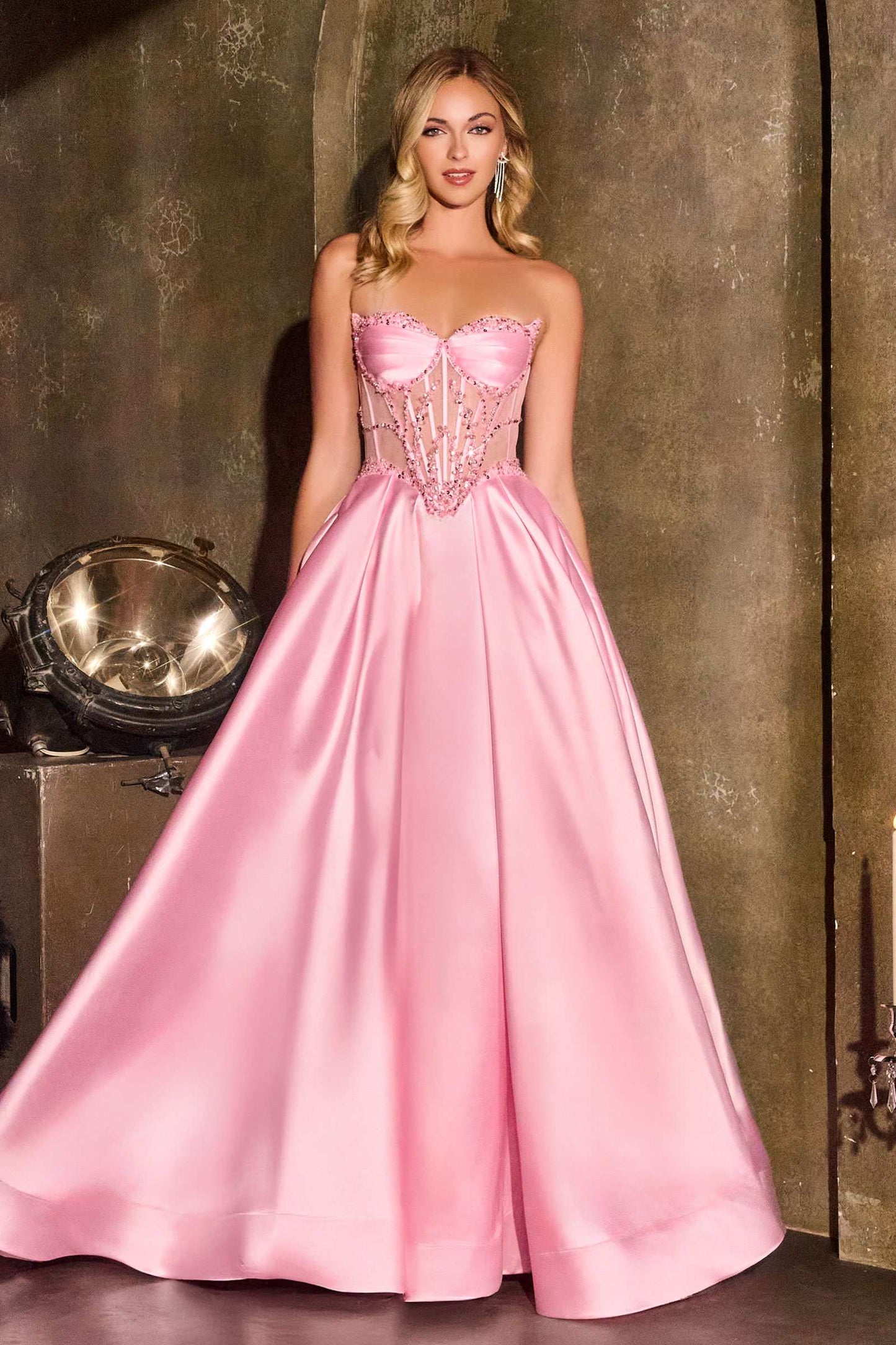 Vestido formal sin tirantes con falda larga de mikado estilo A Ladivine CD389